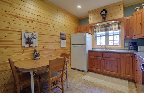 Cecil Cabin | Rustic Wisconsin Cabin on Shawano Lake!