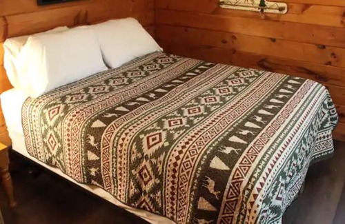 Sulphur Cabin | Rustic Woodland Cabin
