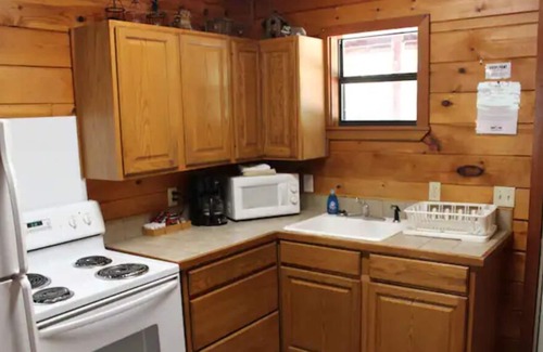Sulphur Cabin | Rustic Woodland Cabin