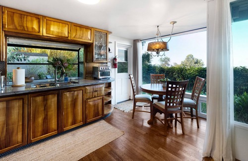Makawao Cottage | Rustic yet modern Upcountry retreat with breathtaking views!
