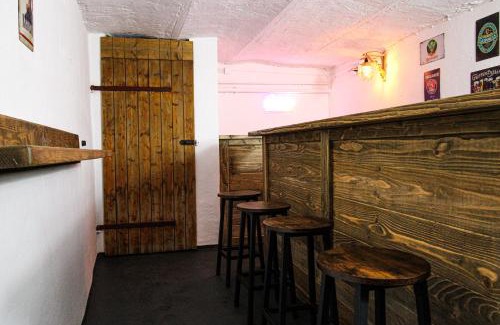 Merl House | Rustikal trifft Modern, Bar Keller, Terrasse, 2 Schlafzimmer