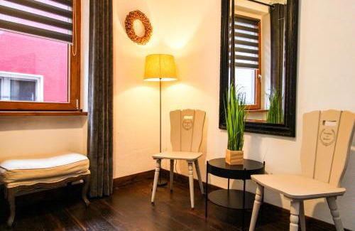 Merl House | Rustikal trifft Modern, Bar Keller, Terrasse, 2 Schlafzimmer