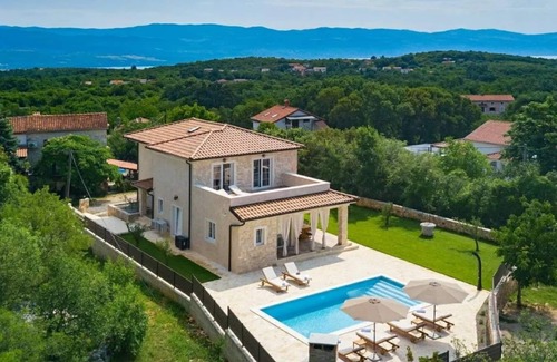 Gostinjac Villa | Rustikale Villa auf der Insel Krk: 3 km vom Strand Entfernt, Ideal für 10 Gäste