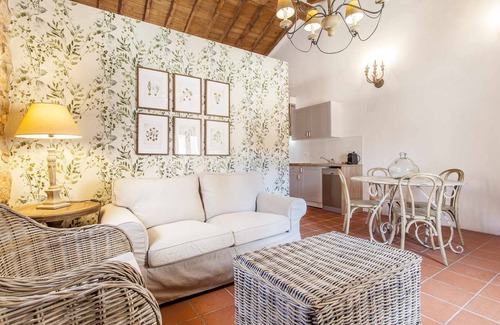 Alpuente Apartment | RUSTIKALPUENTE GIRL SCHOOL