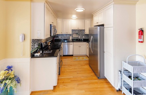 Sandbridge House | Rusty Dolphin is a well-maintained 2 level home with pool and hot tub.