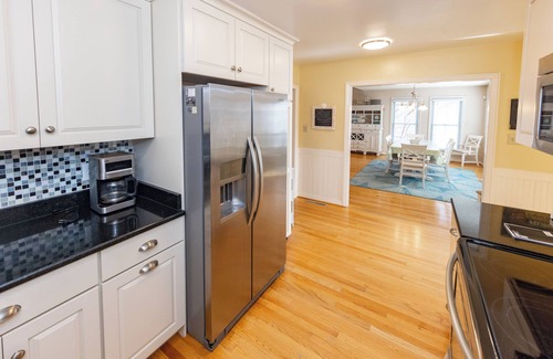 Sandbridge House | Rusty Dolphin is a well-maintained 2 level home with pool and hot tub.