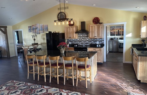Findlay House | Rusty’s Getaway is a rustic/modern handicap accessible, family friendly space.