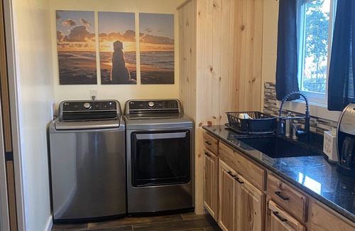 Findlay House | Rusty’s Getaway is a rustic/modern handicap accessible, family friendly space.