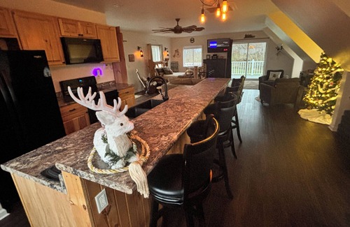 Lemoyne House | Rusty’s Loft w/pond views! 70 plus positive reviews!