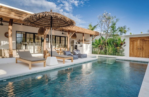 Beraban Villa | Ruta 1 Luxueuse 2CH à 350m de Nyanyi Plage & Proche du Luna Beach Club