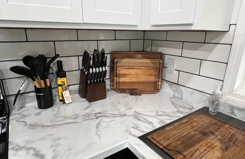 Burnsville House | Ruth's Place a private getaway located in the city limits feels like the country