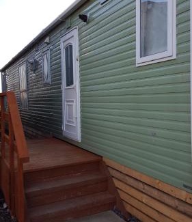 Pontesbury Ski Chalet | Ruth's Repose Country Retreat with private hot tub