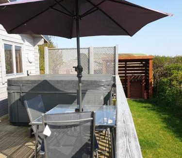 Pontesbury Cabin | Ruth's Retreat Country Retreat with private hot tub