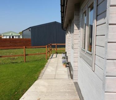 Pontesbury Cabin | Ruth's Retreat Country Retreat with private hot tub