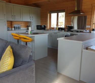 Pontesbury Cabin | Ruth's Retreat Country Retreat with private hot tub