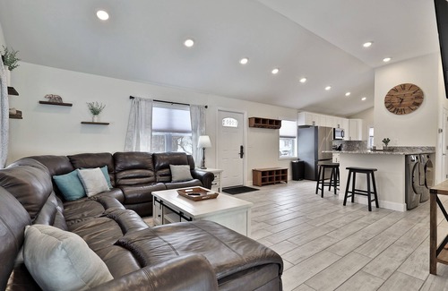 East Haven  Rutland County House | Rutland's Hidden Gem: 2 Br/1ba Renovated Home Close To Everything 2 Bedroom Home