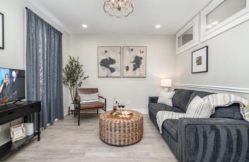 Rutledge Hill House | Rutledge After Dark - Walk to Broadway & The Gulch