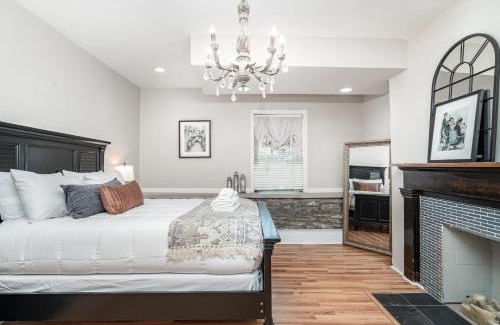 Rutledge Hill House | Rutledge After Dark - Walk to Broadway & The Gulch