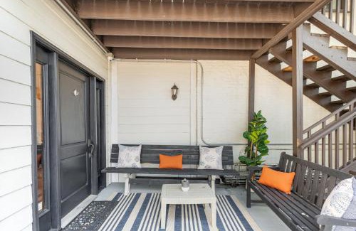 Rutledge Hill House | Rutledge After Dark - Walk to Broadway & The Gulch