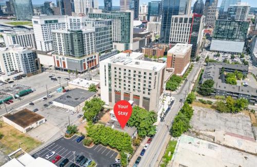 Rutledge Hill House | Rutledge After Dark - Walk to Broadway & The Gulch