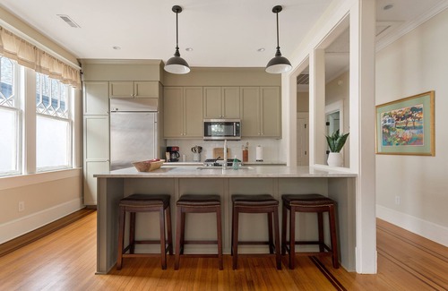 Cannonborough Elliotborough Apartment | Rutledge Avenue Inn (Suite B) | Downtown Luxury