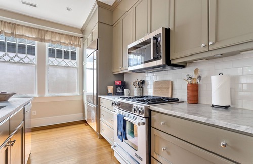 Cannonborough Elliotborough Apartment | Rutledge Avenue Inn (Suite B) | Downtown Luxury
