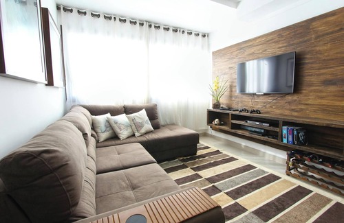 Holly Apartment | Rutuja's Charming 1-bedroom apartment in fabulous Everett with fitness room, AC