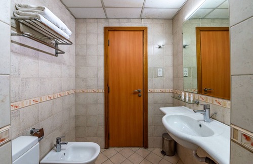 Al Sharq Hotel | Ruwi Hotel Apartments