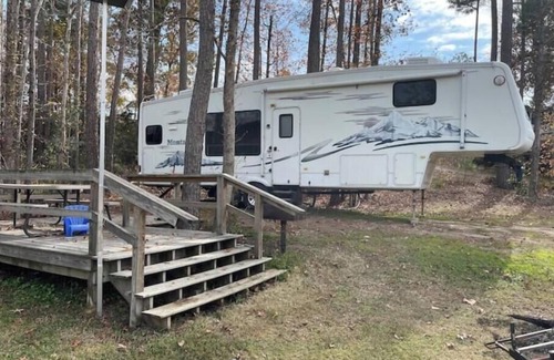 Onalaska House | RV#9, waterfront
