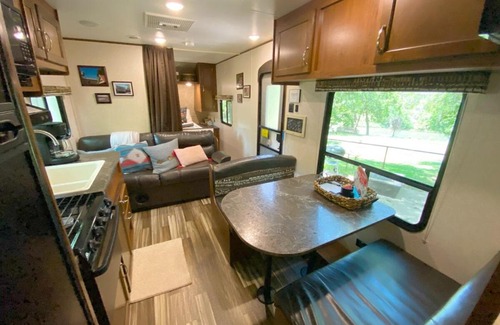 New Braunfels House | Rv Adventure - River Access - Float, Swim, Fish!