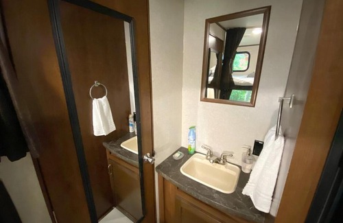 New Braunfels House | Rv Adventure - River Access - Float, Swim, Fish!