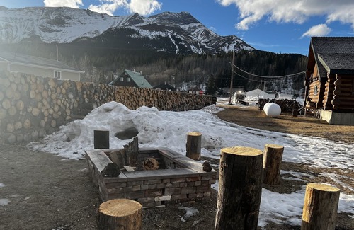 Cadomin House | RV Escape in the Rocky Mountains