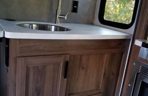 El Cajon House | RV Glamping Private Bedroom, Bath, Kitchen, WiFi, AC, Free Parking & EV Charging