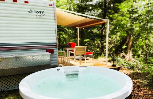 Port Moody House | RV |Hot tub & fire-pit | Cape Carraholly Retreat