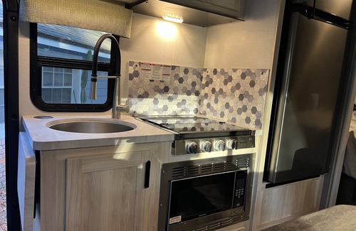 Fairvilla House | RV In Orlando, Close To Everything