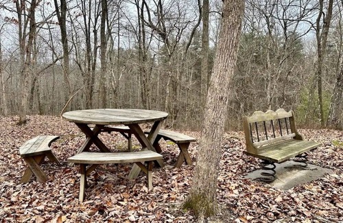 Tracy City RV Rental | RV Pad w/Full Hookups, WiFi, & a Deck! Pet Friendly