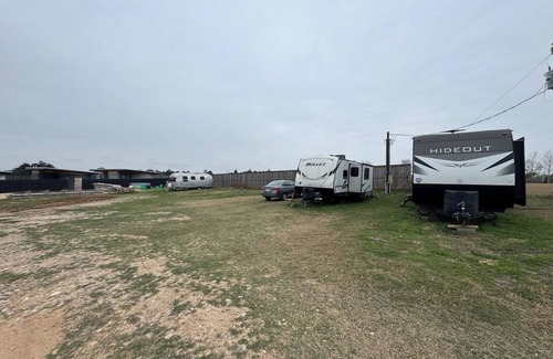 Round Top Apartment | RV Spot #1 @ The Halles