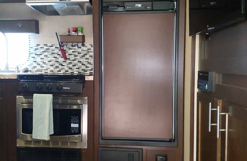 Cave Junction House | RV11 XLR - 27' Family Toy Hauler - Sleeps 6