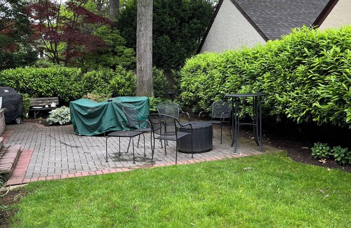 Merrick House | RYDER CUP ENTHUSIASTS: 11 miles from Bethpage Black. Spacious 4 bedroom home.