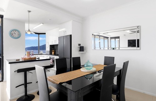 Cairns North Apartment | Rydges Plaza Esplanade Luxury 2-Bedroom Apartment