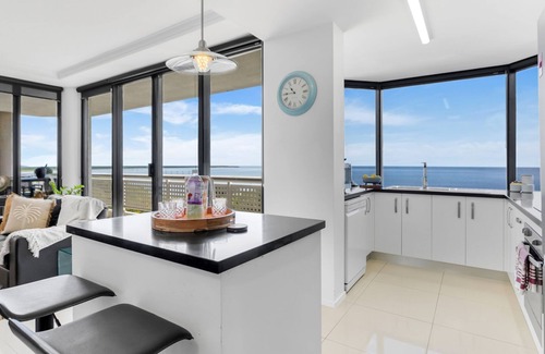 Cairns North Apartment | Rydges Plaza Esplanade Luxury 2-Bedroom Apartment