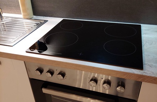 Rahlstedt Condo | RYE Apartment Hamburg - Kitchen - Netflix