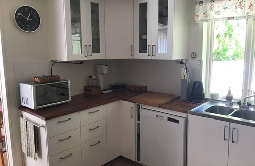 Uddevalla Municipality House | Rymlig barnvänlig stuga i Bohuslän nära till bad.