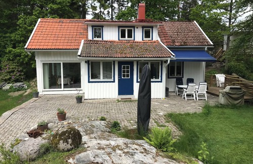 Uddevalla Municipality House | Rymlig barnvänlig stuga i Bohuslän nära till bad.