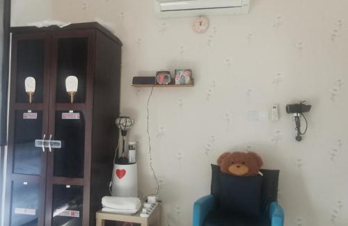Kampung Sungai Raya House | Ryokan AI Japan Friend - Free Hotsprings & Massage