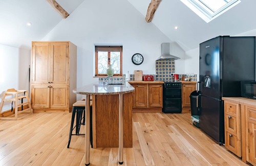Eaton Mascott House | RYTON GRANGE HAY BARN SLEEPS 6 - sleeps 6 guests in 3 bedrooms