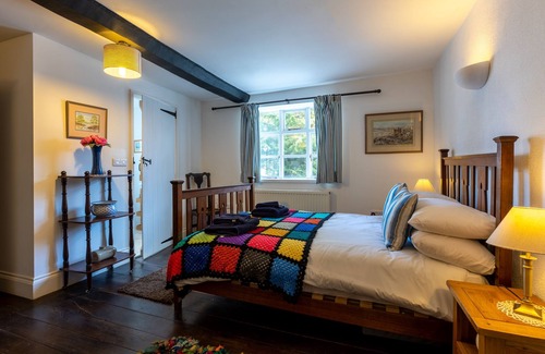 Eaton Mascott Other | RYTON GRANGE TRADITIONAL FARMHOUSE PLUS ADJACENT HAY BARN TO SLEEP 18