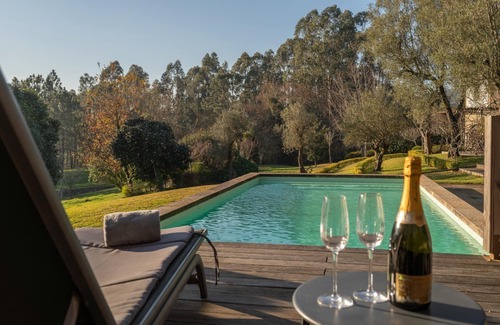 Ponte de Lima Apartment | São Julião Retreat | Pool, Jacuzzi & Garden Escape