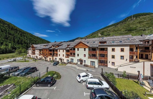 Abries Condo | Séjour alpin cosy | Piscine & sauna | Ski à Abriès