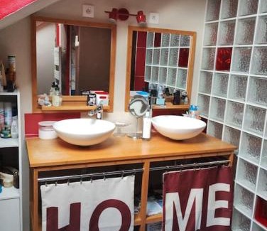 Marigne-Laille Bed & Breakfast | Séjour et weekend en famille chez l'habitant, longère bercéenne, 2 chambres 4 Pers, possibilité rajout berceau et 1 lit single soit 6 Pers maxi